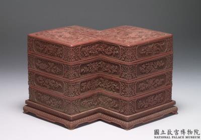 图片[2]-Three-tiered set of red lacquer boxes in the shape of intersecting lozenges with dragon decor,  Qing dynasty (1644-1911)-China Archive